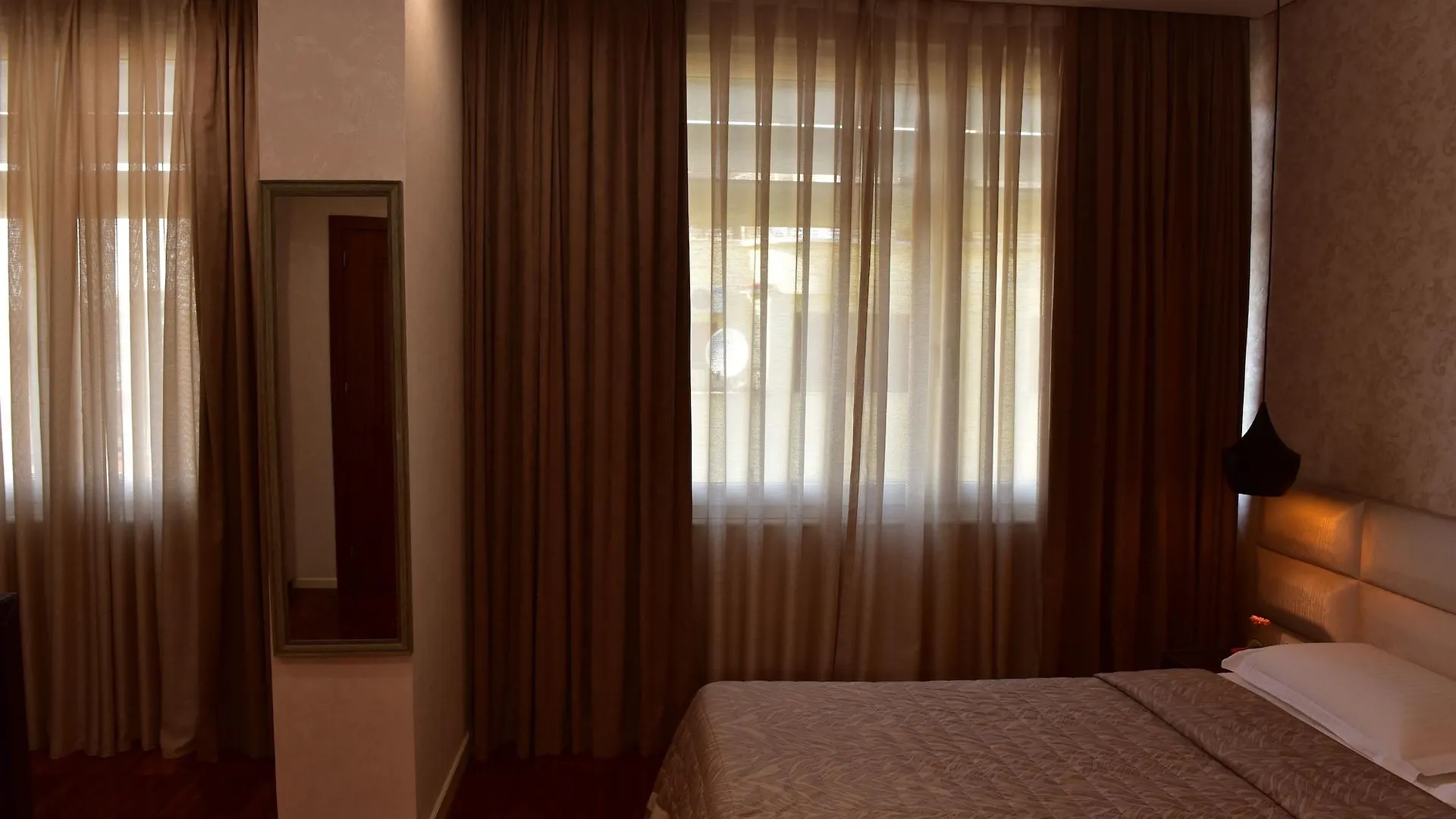 ****  La Bohème Hotel Tirana Albanie